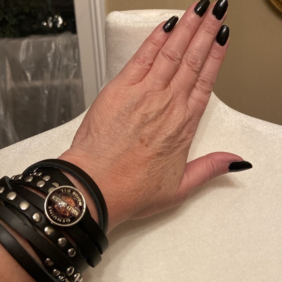 - HD Snap Button Wrap Bracelet - Picture 3 of 12